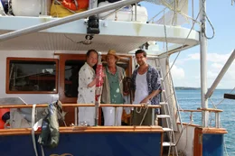 Gemeinsam mit Michael und Christian ist Dr. Brock auf der Suche nach dem geheimnisumwitterten Schatz der Oromeken (v. li. n. re. Marek Erhardt, Miguel Herz-Kestranek, Oliver Bootz)