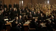 Die SPD-Abgeordnete Rosa Helfers (Jenny Schilly, li.) konfrontiert die NSDAP-Fraktion im Plenarsaal des Reichstags.
