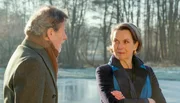 Gunter (Hermann Toelcke) macht Victoria (Caroline Schreiber) klar, wie wichtig familiäre Bindungen für die Gesundheit sind. Victoria beginnt, ihre Entscheidungen ernsthaft zu überdenken. Gunter (Hermann Toelcke) macht Victoria (Caroline Schreiber) klar, wie wichtig familiäre Bindungen für die Gesundheit sind. Victoria beginnt, ihre Entscheidungen ernsthaft zu überdenken.