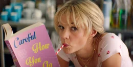 Besonders ambitioniert ist Cassie (Carey Mulligan) bei ihrer Arbeit in einem Coffeeshop nicht unbedingt.