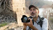 Murat zu Besuch in Yusufeli. Hier sind ganze Dörfer einem Staudamm zum Opfer gefallen. Murat setzt sich als Aktivist dafür ein, das am Highway D915 zu verhindern. Murat zu Besuch in Yusufeli. Hier sind ganze Dörfer einem Staudamm zum Opfer gefallen. Murat setzt sich als Aktivist dafür ein, das am Highway D915 zu verhindern.