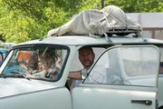 Kirsten (Anja Kling, l.) und Karl (Götz Schubert, r.) sind auf dem Campingplatz am Plattensee in Ungarn angekommen, um ihre dort urlaubenden Töchter zu überraschen. Kirsten (Anja Kling, l.) und Karl (Götz Schubert, r.) sind auf dem Campingplatz am Plattensee in Ungarn angekommen, um ihre dort urlaubenden Töchter zu überraschen.