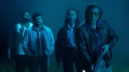 (v.l.n.r.) Eddie (Alden Ehrenreich); Daveed (O'Shea Jackson jr.) ;Officer Reba (Ayoola Smart); Syd (Ray Liotta)