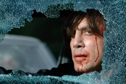 Ein Teufel in Menschengestalt: Anton Chigurh (Javier Bardem), der noch dazu unsterblich zu sein scheint ...