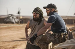Warten auf den alles entscheidenden Einsatz: Navy SEALs Justin (Chris Pratt, l.) und Patrick (Joel Edgerton, r.) ...