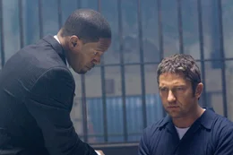 Nur noch der Staatsanwalt Nick Rice (Jamie Foxx, l.) kann Shelton (Gerard Butler, r.) Morden Einhalt gebieten. Aber die Zeit dr&auml;ngt ...
