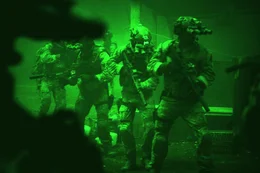 Mehr als ein Jahrzehnt lang hielt die Jagd nach Osama bin Laden die Welt in Atem. Am Ende sp&uuml;rte ein kleines Team von CIA und Navy SEALs den meistgesuchten Terroristen auf, am 2. Mai 2011, drei&szlig;ig Minuten nach Mitternacht ("Zero Dark Thirty" im Milit&auml;rjargon) ...