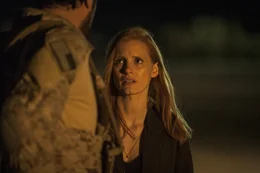 Ein Jahr nach den Anschl&auml;gen des 11. September beginnt f&uuml;r die junge CIA-Agentin Maya Lambert (Jessica Chastain) eine zerm&uuml;rbende, jahrelange Suche nach Hinweisen, Kontaktm&auml;nnern und bin Ladens Aufenthaltsort. R&uuml;ckschl&auml;ge sind vorprogrammiert und sogar der Tod ist steter Begleiter ...