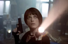 Die Feuerk&auml;mpferin Liz (Selma Blair) hat eigentlich ganz andere Sorgen, als die "Goldene Armee" in Schach zu halten - sie ist schwanger ...