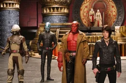 Johann (John Alexander, l.), Abe (Doug Jones, 2.v.l.), Hellboy (Ron Perlman, 2.v.r.) und Liz (Selma Blair, r.) schaffen es, das K&ouml;nigreich von Nuala und Nuada zu betreten. Doch am Ende ihres Ziels sind sie noch lange nicht ...