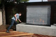 Im Garten tobt sich Tarek richtig aus uns kreiert eine Feuerstelle mit Wasserfall. Doch lohnt sich diese Investition am Ende überhaupt? Im Garten tobt sich Tarek richtig aus uns kreiert eine Feuerstelle mit Wasserfall. Doch lohnt sich diese Investition am Ende überhaupt?