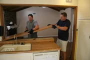 Bei ihrem gemeinsamen Projekt k&ouml;nnen sich Tarek (l.) und Pete (r.) k&ouml;rperlich verausgaben und haben dabei Gro&szlig;es vor ...