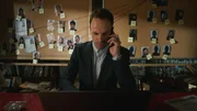 Auf seine ganz eigene Art versucht Sherlock Holmes (Jonny Lee Miller), einen Fall zu lösen ... Auf seine ganz eigene Art versucht Sherlock Holmes (Jonny Lee Miller), einen Fall zu lösen ...