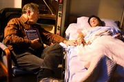Nachdem Don (Rob Morrow, r.) bei einem Einsatz niedergestochen wurde, liegt er mit schweren Verletzungen im Krankenhaus. Sein Vater Alan (Judd Hirsch, l.) macht sich große Sorgen um ihn ... Nachdem Don (Rob Morrow, r.) bei einem Einsatz niedergestochen wurde, liegt er mit schweren Verletzungen im Krankenhaus. Sein Vater Alan (Judd Hirsch, l.) macht sich große Sorgen um ihn ...