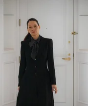 Kurz nachdem Watson (Lucy Liu) zufällig die Freundin des Captain kennengelernt hat, muss sie erfahren, dass sich das Paar schon wieder getrennt hat und will dem Captain helfen. Unterdessen ermittelt sie mit Holmes in einem heiklen Mordfall ... Kurz nachdem Watson (Lucy Liu) zufällig die Freundin des Captain kennengelernt hat, muss sie erfahren, dass sich das Paar schon wieder getrennt hat und will dem Captain helfen. Unterdessen ermittelt sie mit Holmes in einem heiklen Mordfall ...