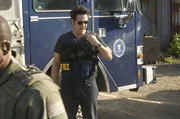 W&auml;hrend Charlie v&ouml;llig von der Rolle ist und keinen klaren Gedanken mehr fassen kann, versucht Don (Rob Morrow) alles um herauszufinden wo Amita gefangen gehalten wird ...