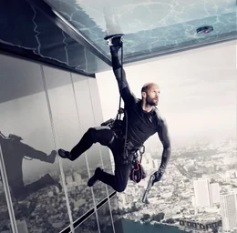 Als ausordentlich ausgebildeter und hocheffizienter Assassine ist Arthur Bishop (Jason Statham) auch nach seinem vorget&auml;uschten Tod im Ruhestand noch f&uuml;r seine K&uuml;nste gefragt. Damit hat Bishop jedoch ein Problem...