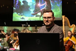 Der Streamer Staiy bei einem Live-Gaming-Konzert in der Hamburger Elbphilharmonie. Ist das Gaming in der Hochkultur angekommen?