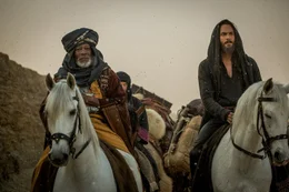 Ilderim (Morgan Freeman, l.); Judah Ben-Hur (Jack Huston, r.)