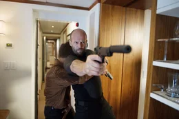 Arthur Bishop (Jason Statham) war mal Auftragsm&ouml;rder und wird von seiner Vergangenheit einfach nicht allein gelassen.  Als ein Schatten seiner Vergangenheit Bishops Dienste verlangt, ist dieser alles andere als gewillt, doch muss sich einigen Widerst&auml;nden stellen...