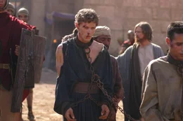 Als der junge, j&uuml;dische Aristokrat Judah Ben-Hur (Joseph Morgan) zu Unrecht festgenommen und zu lebenslanger Galeerenstrafe verurteilt wird, schw&ouml;rt er ewige Rache an dem Verantwortlichen, seinem Jugendfreund Messala ...