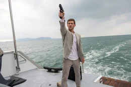 Crain (Sam Hazeldine) wurde wie Ex-Auftragsm&ouml;rder Bishop zu einem Kindersoldaten ausgebildet und bestimmt nun selbst &uuml;ber ein Imperium. Doch um das zu sichern, ruft er gegen dessen Willen noch einmal seinen alten Kumpanen auf den Plan...