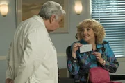 Lou Schwartz (Ken Lerner, l.); Beverly Goldberg (Wendi McLendon-Covey, r.)