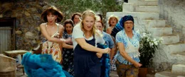 Die Freundinnen Rosie (Julie Walters, r.), Donna (Meryl Streep, M.) und Tanya (Christine Baranski, l.) sorgen f&uuml;r jede Menge Trubel auf der kleinen griechischen Insel Kalokairi ...