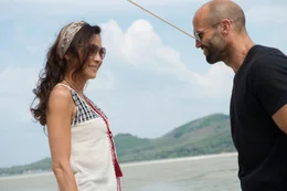 Mei (Michelle Yeoh) und Arthur Bishop (Jason Statham) sind alte Freunde, doch als Bishop in Meis kleinem Hotel in Thailand auftaucht, kann Mei sich schon auf einigen &Auml;rger gefasst machen, denn Bishop ist ein ehemaliger Auftragsm&ouml;rder, den seine Vergangenheit einfach nicht in Ruhe lassen will...
