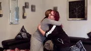 S14E67: Jannie ist für unbestimmte Zeit in London, während Tochter Leann mit ihrer Depression zu kämpfen hat. Halt findet die 21-Jährige bei Sandra, der Nachbarin ihrer Mama, die die Krankheit selbst genau kennt. Nun will sich Leann professionelle Hilfe beim ZI suchen. S14E67: Jannie ist für unbestimmte Zeit in London, während Tochter Leann mit ihrer Depression zu kämpfen hat. Halt findet die 21-Jährige bei Sandra, der Nachbarin ihrer Mama, die die Krankheit selbst genau kennt. Nun will sich Leann professionelle Hilfe beim ZI suchen.