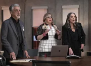 (v.l.n.r.) David Rossi (Joe Mantegna); Penelope Garcia (Kirsten Vangsness); Emily Prentiss (Paget Brewster) (v.l.n.r.) David Rossi (Joe Mantegna); Penelope Garcia (Kirsten Vangsness); Emily Prentiss (Paget Brewster)