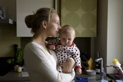 W&auml;hrend die &Auml;rztin Nora Schwarz (Petra Schmidt-Schaller) das Fr&uuml;hst&uuml;ck zubereitet, geschieht das Unfassbare. Jemand ver&uuml;bt einen Anschlag auf ihre Familie - sie wird angeschossen, ihr Mann get&ouml;tet und die sechs Monate alte Tochter entf&uuml;hrt. Ein schrecklicher Alptraum nimmt seinen Lauf ...