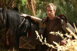 Der R&ouml;mer Gaius (Kris Holden-Ried) ist ein guter Freund von Judah, aber auch ein perfekter Soldat. Als Judahs Familie zu Unrecht von Pilatus verurteilt wird, unternimmt er nichts zu deren Rettung ...