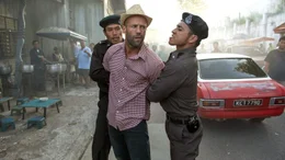 Eigentlich hatte Auftragskiller Arthur Bishop (Jason Statham) geplant, seinen Job endg&uuml;ltig an den Nagel zu h&auml;ngen. Doch seine gewaltt&auml;tige Vergangenheit holt ihn schnell wieder ein