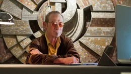 Max Adams (Tommy Lee Jones)