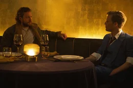 v.li.: Sergei Kravinoff / Kraven (Aaron Taylor-Johnson), Dmitri Kravinoff / Chameleon (Fred Hechinger).