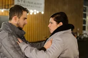 Vanessa (Julia Augustin) hat ein Date mit einem Unbekannten, doch nach ihrem Streit mit Christoph lässt sie ihren Frust an dem ahnungslosen Tobi (Michael Jassin) aus. Vanessa (Julia Augustin) hat ein Date mit einem Unbekannten, doch nach ihrem Streit mit Christoph lässt sie ihren Frust an dem ahnungslosen Tobi (Michael Jassin) aus.