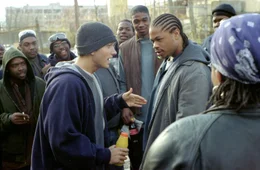 Premiere: "8 Mile". Im Bild: Jimmy (Eminem) konfrontiert einen Arbeitskollegen (Xzibit) mit einem Rap um einen Streit zu kl&auml;ren.