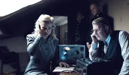 Vorne von links: Ingrid Bols&oslash; Berdal (Sonja Wigert) und Rolf Lassg&aring;rd (Thorsten Akrell).