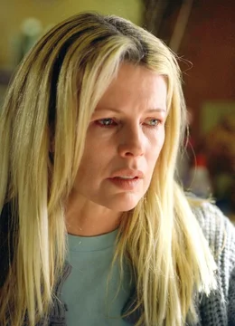 Macht sich Sorgen um ihren Sohn: Kim Basinger als Stephanie