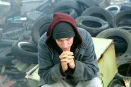 Premiere: "8 Mile". Im Bild: Jimmy 'Rabbit' Smith jr. (Eminem) tr&auml;umt von seinem gro&szlig;en Durchbruch als Rapper.