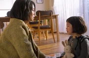 Ihre Beobachtungen im Prozess belasten zunehmend das Verh&auml;ltnis von Risako (Ko Shibasaki, li.) zu ihrer Tochter Ayaka (Emika Matsumoto, re.).