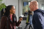 Sgt. Ayanna Bell (Danielle Moné Truitt) und Det. Elliot Stabler (Christopher Meloni) Sgt. Ayanna Bell (Danielle Moné Truitt) und Det. Elliot Stabler (Christopher Meloni)