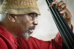 Der Bassist William Parker erinnert sich an Thelonious Monks besonderes Klavierspiel.