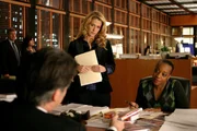 v.l.: Jack Malone (Anthony LaPaglia), Samantha Spade (Poppy Montgomery) und Vivian Johnson (Marianne Jean-Baptiste) v.l.: Jack Malone (Anthony LaPaglia), Samantha Spade (Poppy Montgomery) und Vivian Johnson (Marianne Jean-Baptiste)