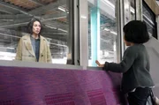Risako (Ko Shibasaki, li.) scheint ihr Leben aus den H&auml;nden zu gleiten: Sie vergisst ihre Tochter Ayaka (Emika Matsumoto, re.) in der S-Bahn.