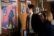 Fox Mulder (David Duchovny, l.); Dana Scully (Gillian Anderson, r.)