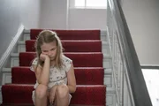 Lina ist langweilig, und Georg hat keine Zeit. Lina ist langweilig, und Georg hat keine Zeit.