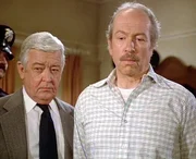 Lt. Monahan (Garry Walberg, li.) traut Winston (Stefan Gierasch) nicht über den Weg. Lt. Monahan (Garry Walberg, li.) traut Winston (Stefan Gierasch) nicht über den Weg.