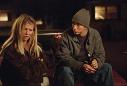 Nach der Trennung von seiner Freundin zieht Jimmy Rabbit (Eminem) zur&uuml;ck in den Wohnwagen seiner alkoholkranken und arbeitslosen Mutter Stephanie Smith (Kim Basinger). Der Wohnwagen steht auf einem Campingplatz jenseits der 8 Mile Road, jener Stra&szlig;e, die in Detroit arm von reich trennt.